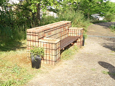 埼玉県坂戸市 飯能市 「ジャカゴベンチ」